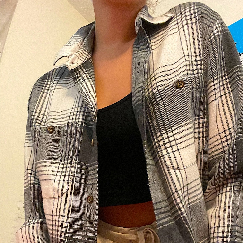 Flannel, long sleeves and buttons!